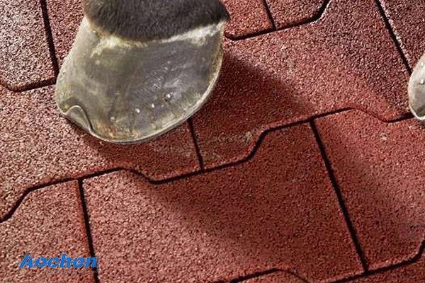 OCHEN manufactures interlocking rubber pavers for horse walkways and equestrian facilities. OCHEN manufactures interlocking rubber pavers for horse walkways and equestrian facilities.