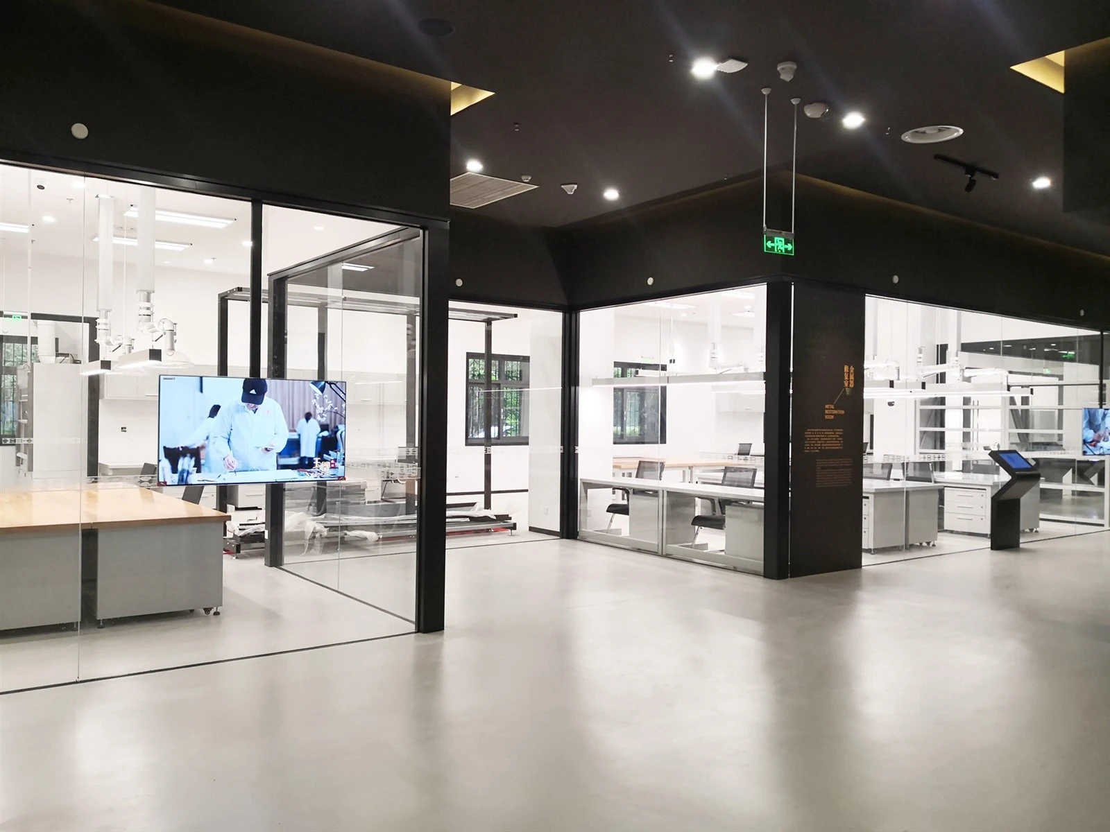 High-Traffic Commercial Indoor Rubber Flooring High-Traffic Commercial Indoor Rubber Flooring