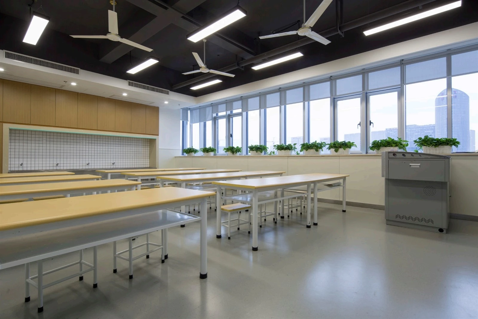 High-Traffic Commercial Indoor Rubber Flooring High-Traffic Commercial Indoor Rubber Flooring